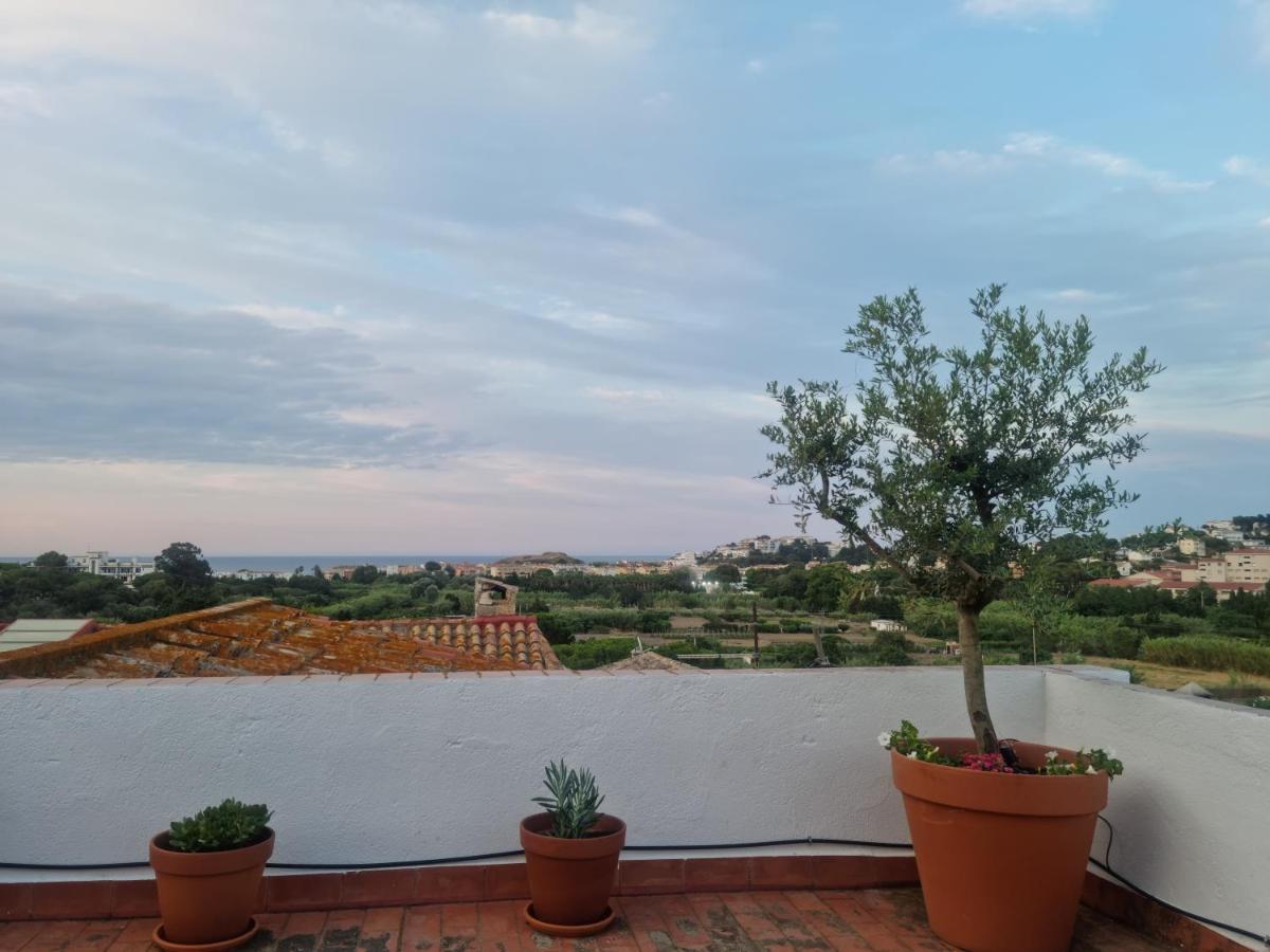 Amb Encant I Estil Mediterrani En Zona Tranquilla De Llanca I Amb Terrassa Luaran gambar
